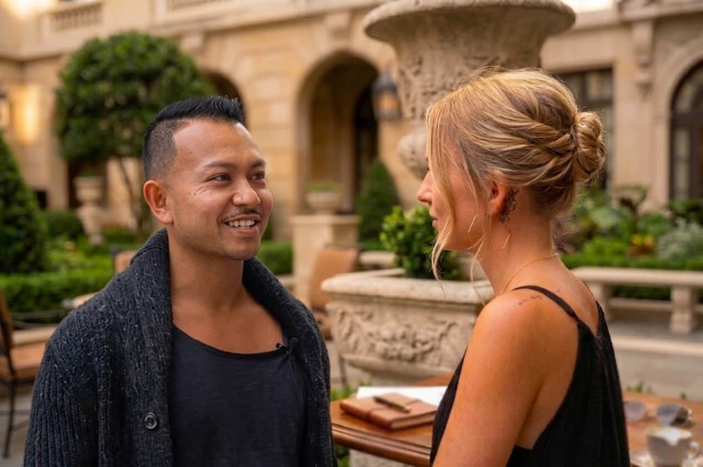 Core Confidence dating coach Andrew confidently talking to a woman in Melbourne CBD