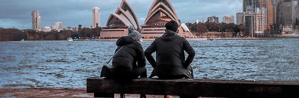 A couple dating in Sydney in front of the Sydney Opera House